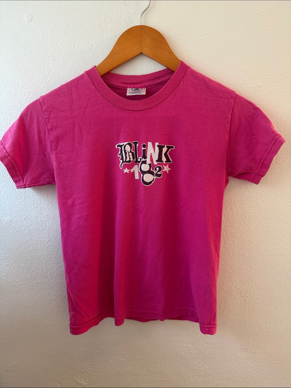 Vintage 2002 Hot Pink Blink-182 Graphic Tee (youth M, fits xs like baby tee)